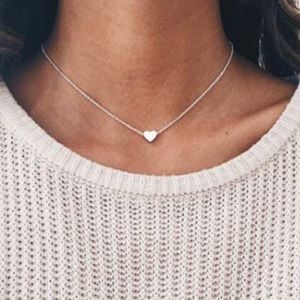 SALE PRICED! NEW SILVER DAINTY HEART PENDANT NECKLACE